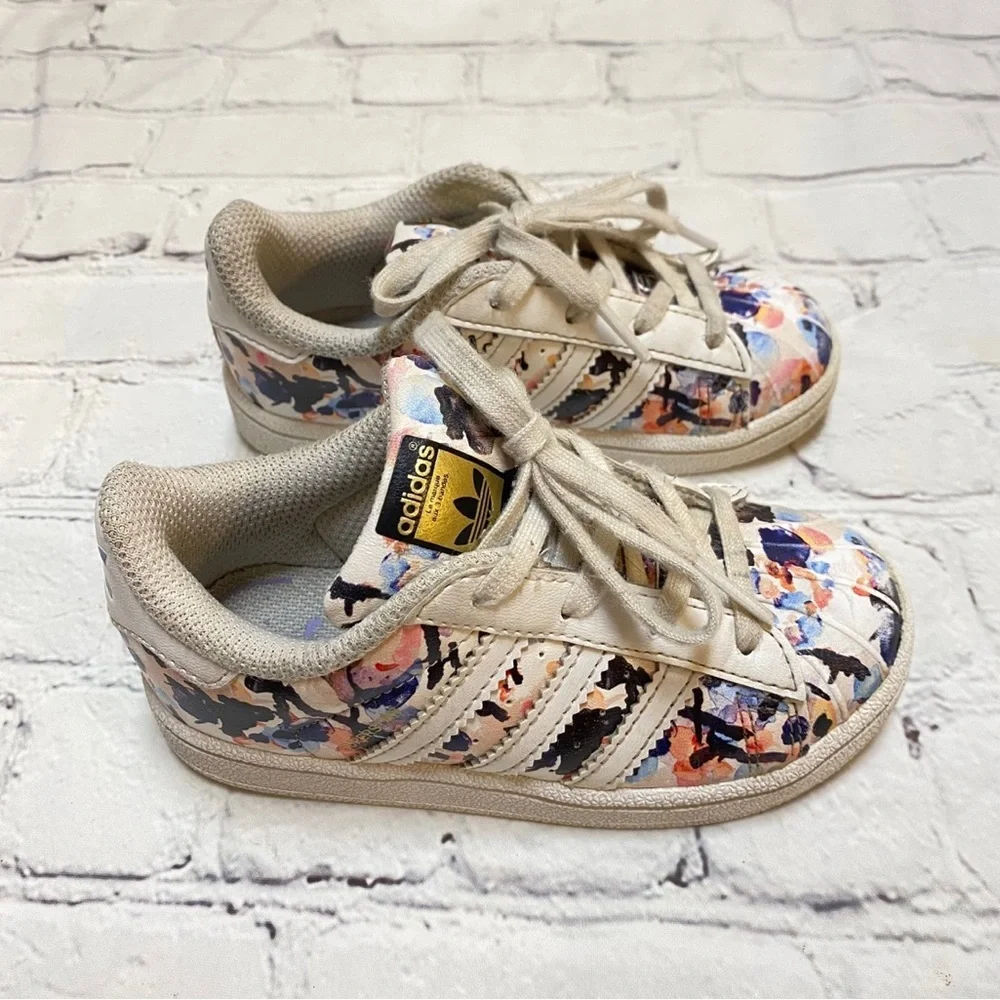 Adidas Sneakers